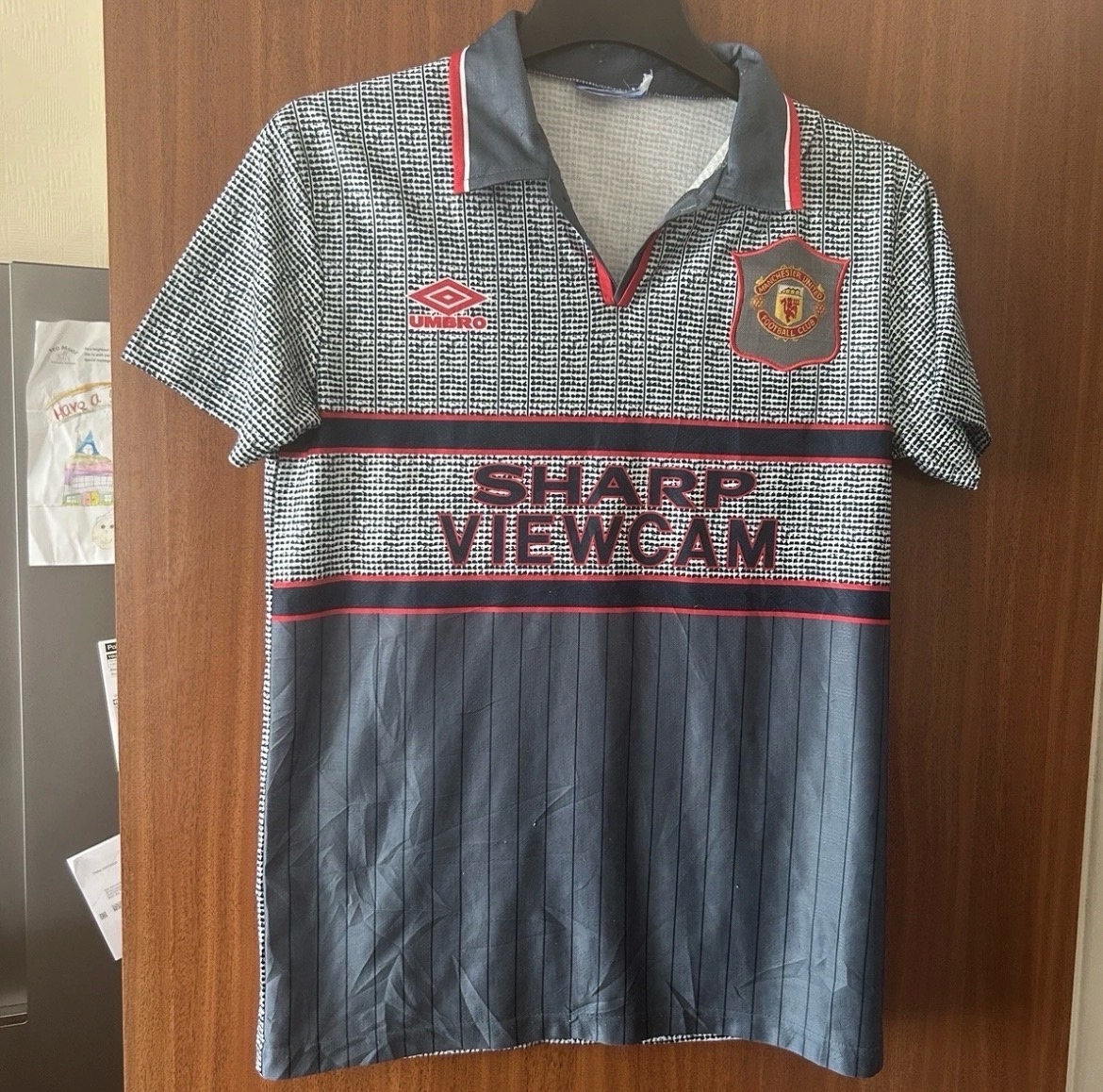 Manchester United 1993–95 Away Shirt Umbro Sharp Viewcam Cantona #7 Medium