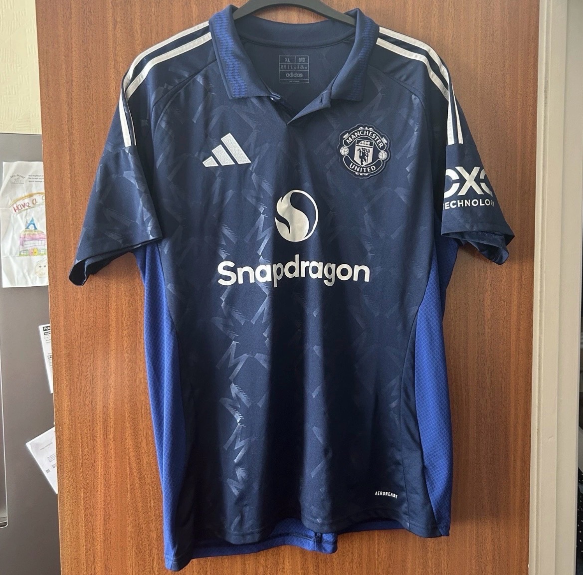 Manchester United 2024/25 Away Shirt – adidas – XL – Snapdragon – IU1390