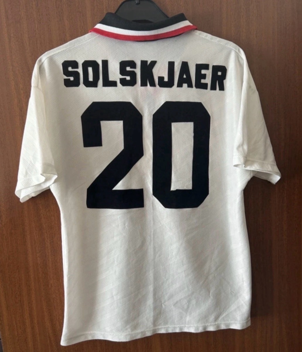 Vintage Umbro Manchester United Away Shirt Solskjær #20 Youth XS Sharp Viewcam
