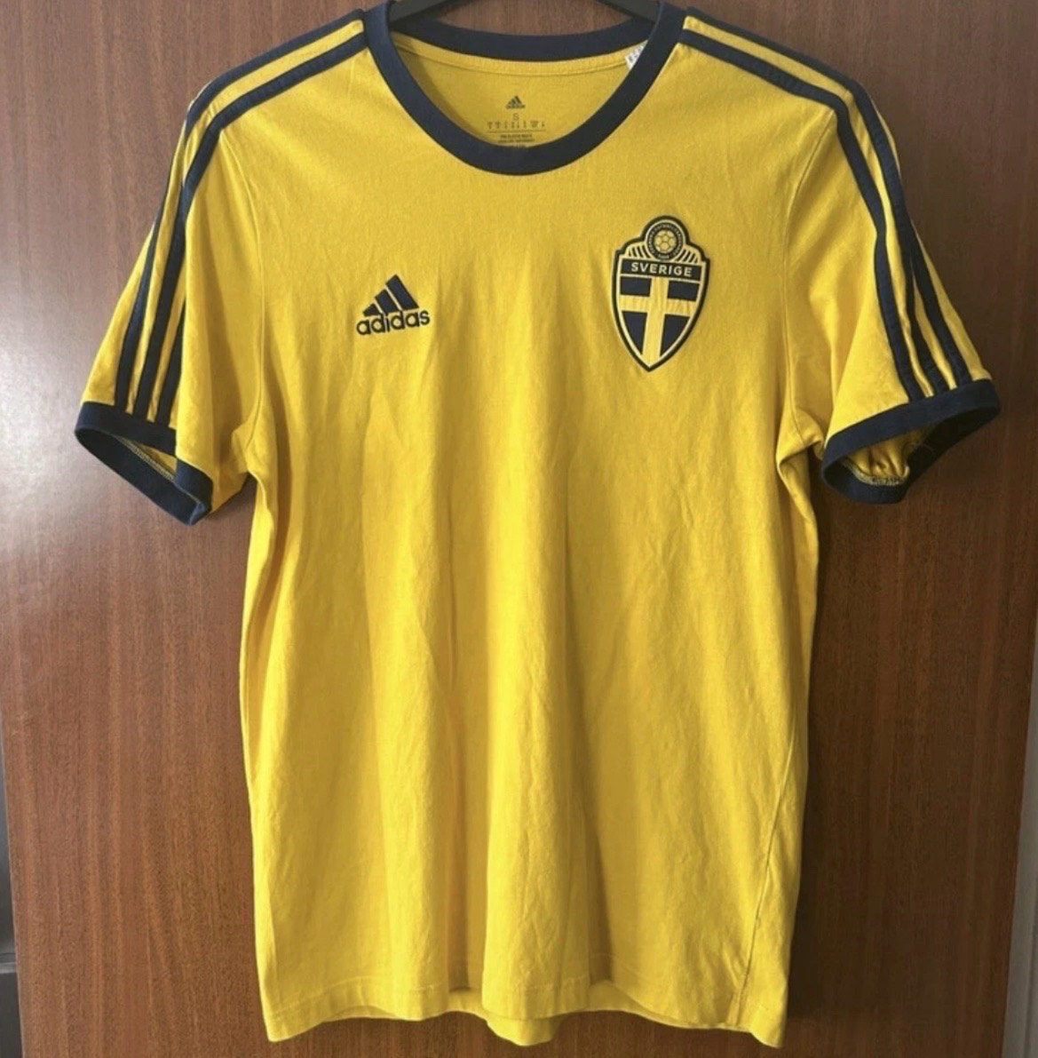 Adidas Sweden 2022 Home Football Shirt Small Yellow HE1427 Sweden Jersey