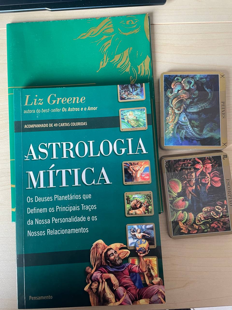 Astrology Book in Portuguese (Brazil) Astrologia Mítica Liz Greene Mythic Astrology