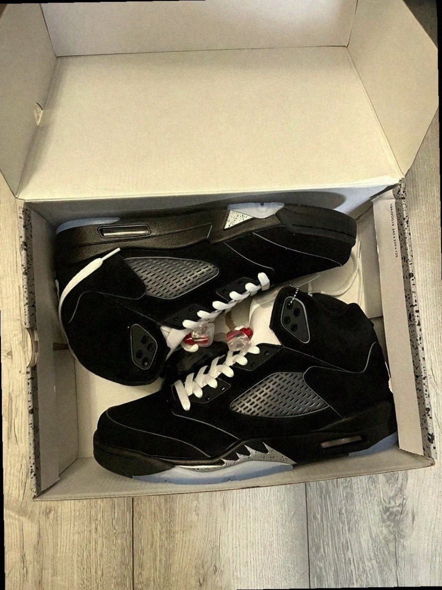 Air Jordan 5 Black Metallic – Size 10