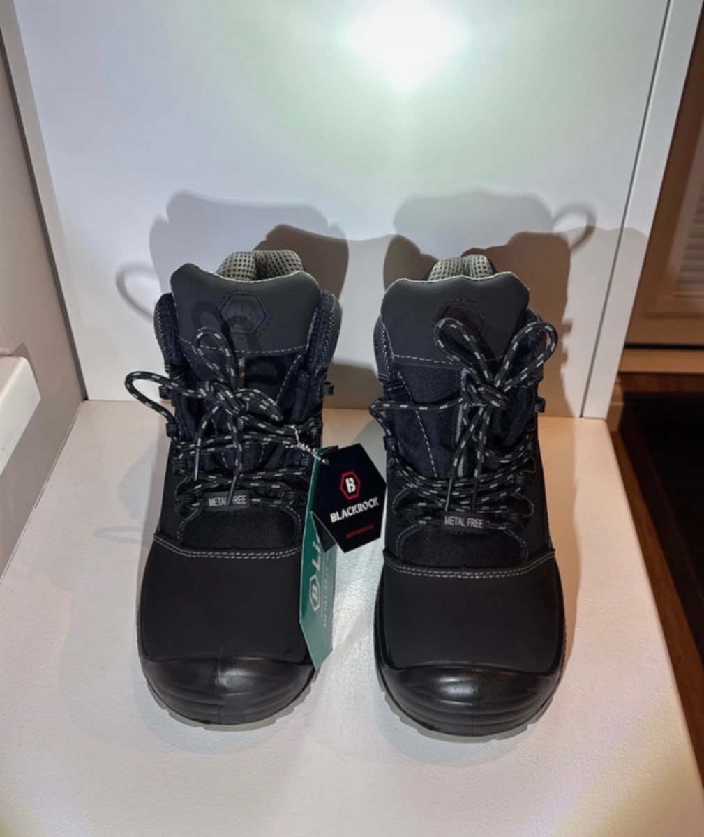 Blackrock metal free, slip resistant size:8 men’s black  work safety boots