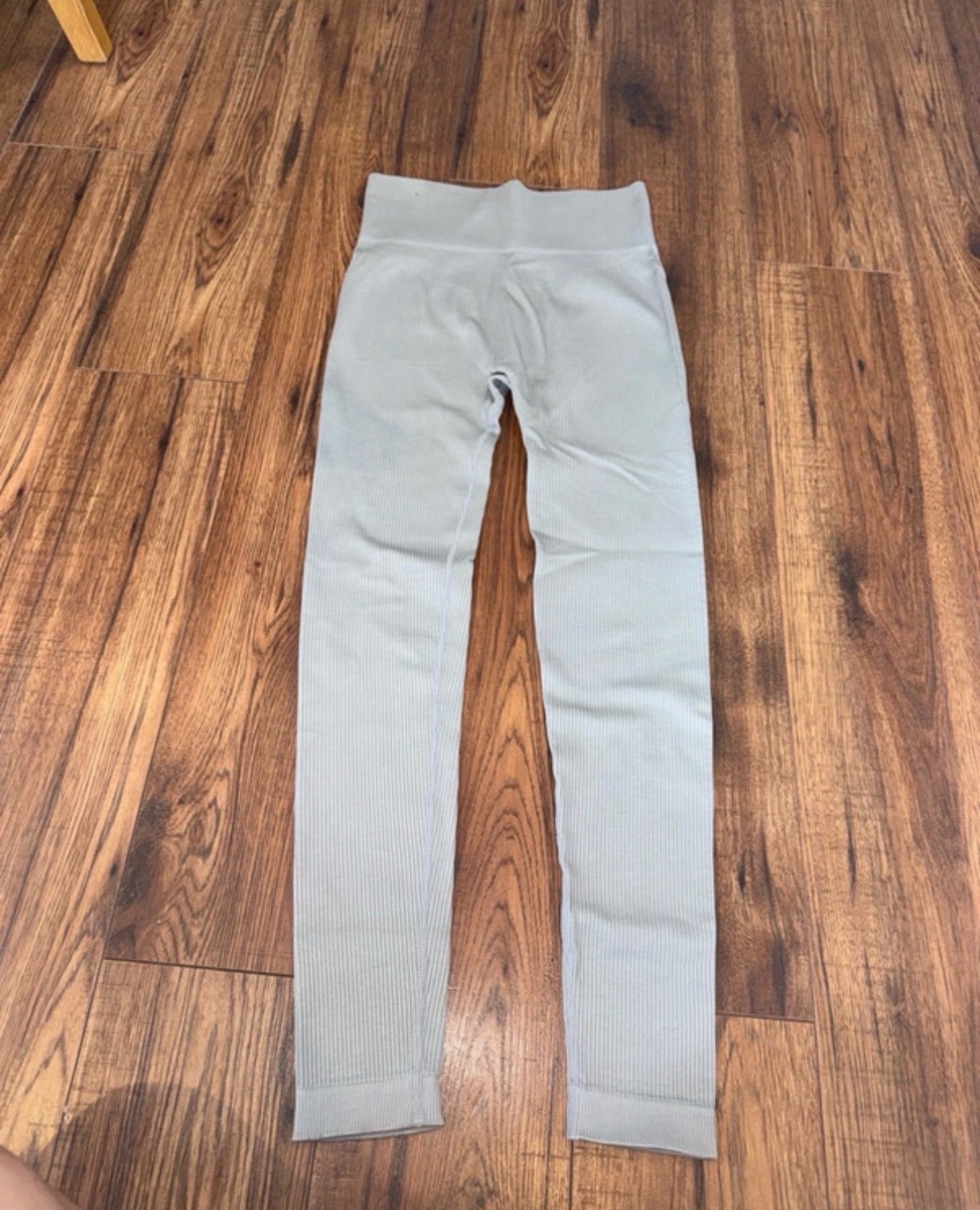 Grey ribbed leggings