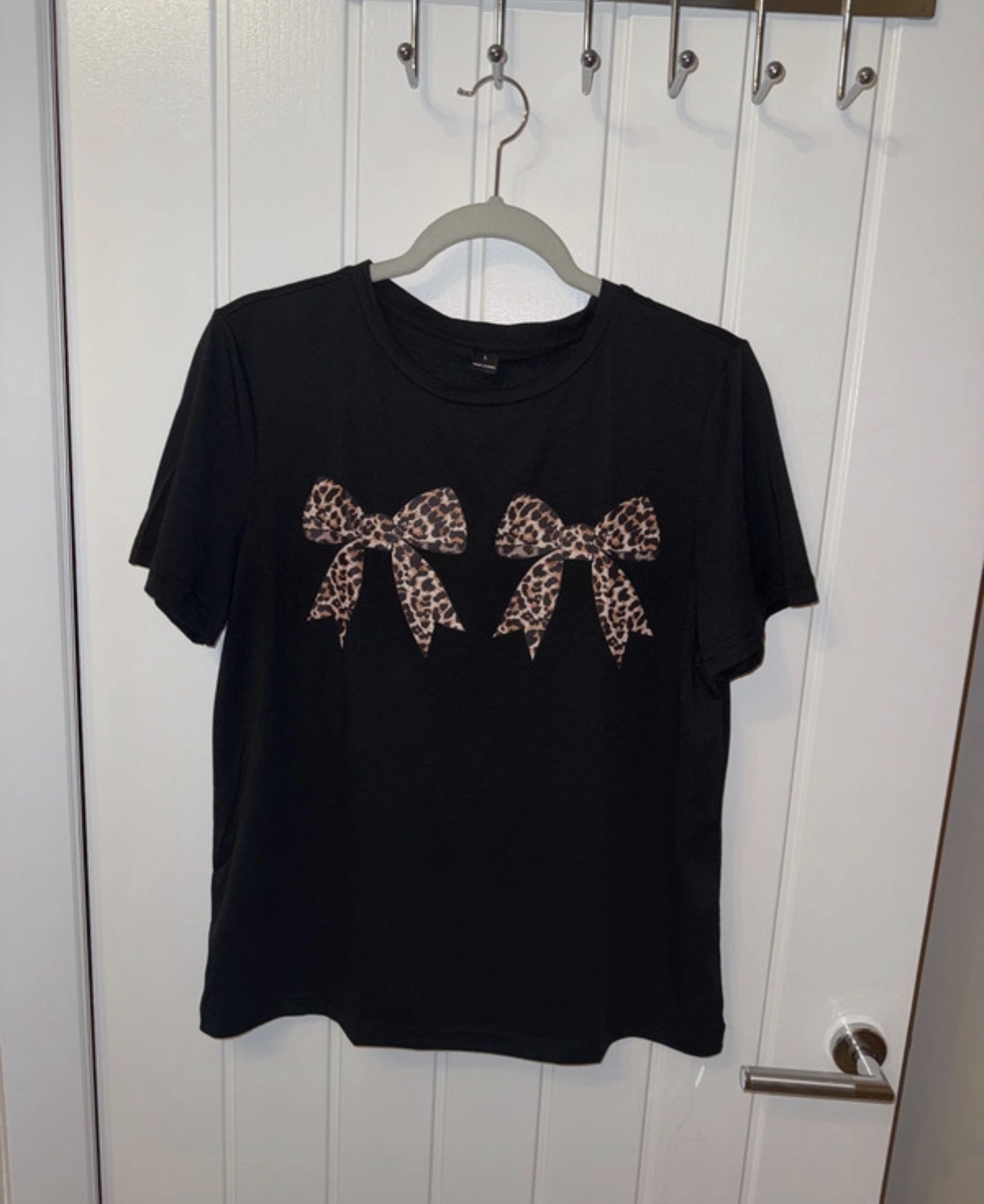 Black leopard print bow T-shirt