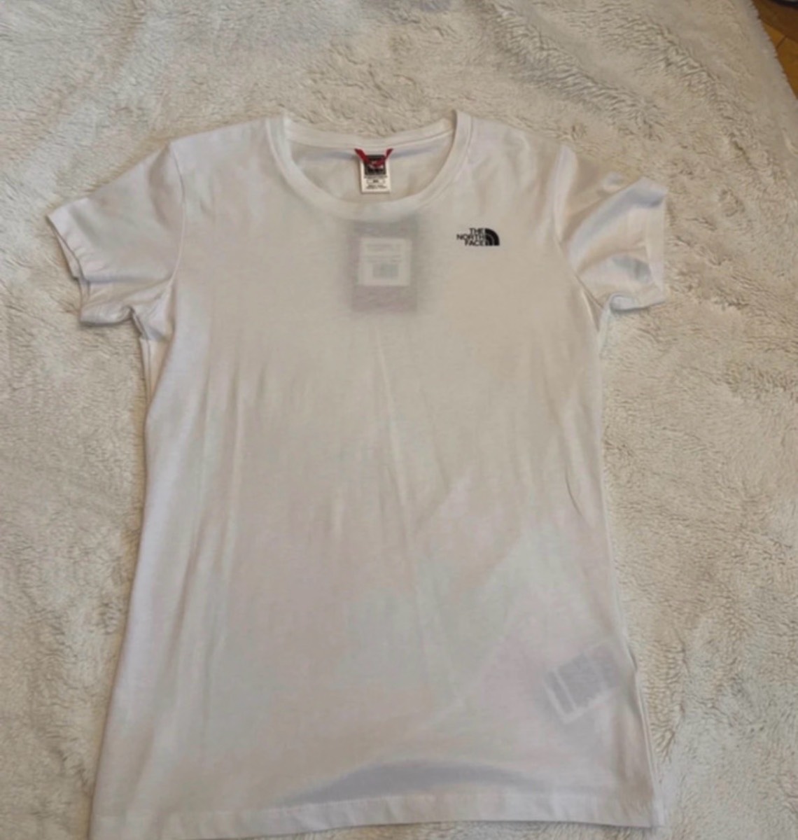 BNWT White The North Face T-shirt