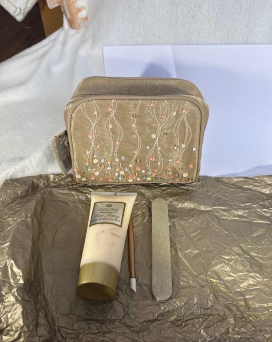 Boots- royal jelly cosmetic purse hand&nail care