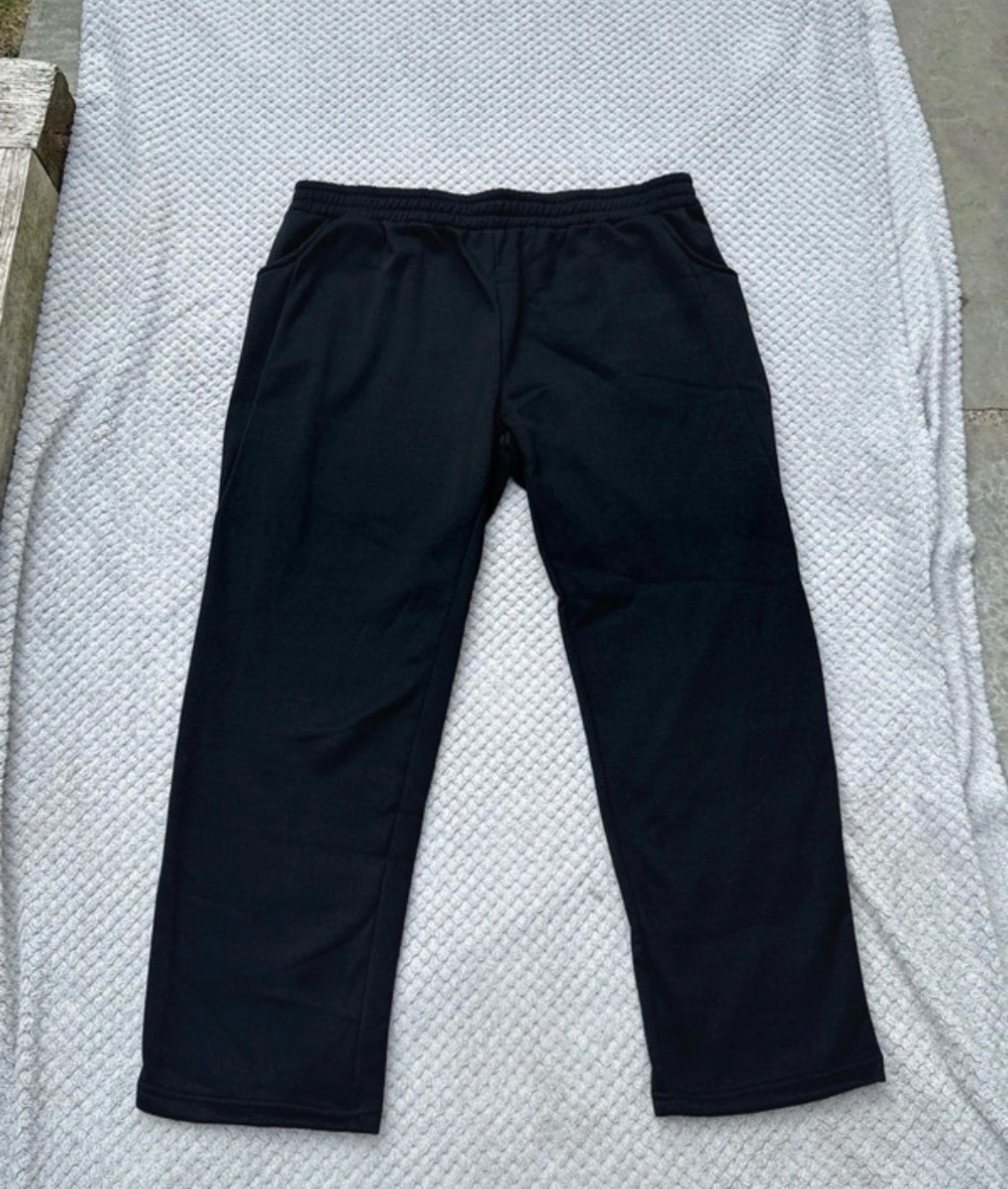 Women’s plus-size black joggers/sweatpants.  Size: 4XL
