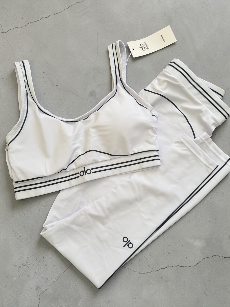 Alo yoga set - White size Small (S) Never worn