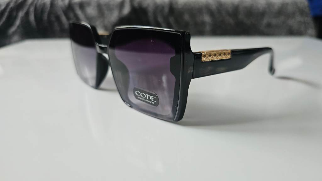 Black classic Women's sunglasses