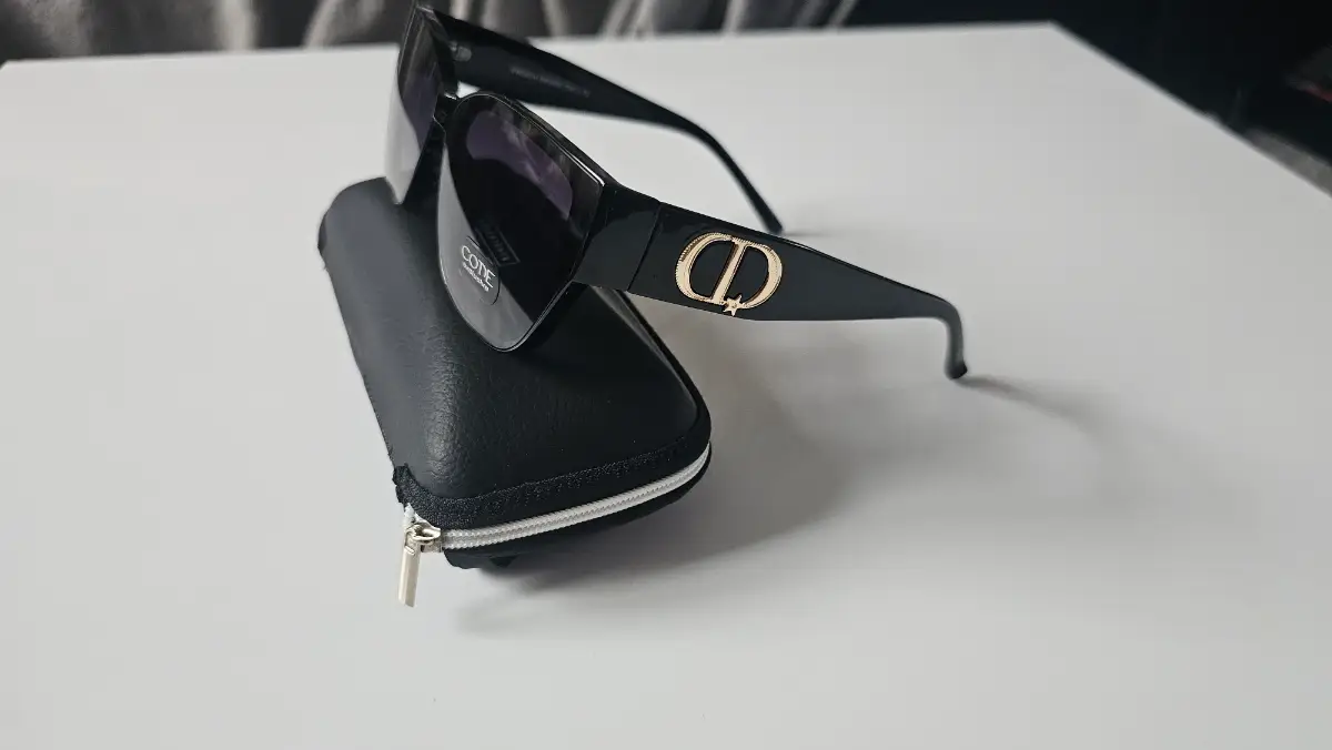 Sunglasses UV400 Black Classic Stylish Women's