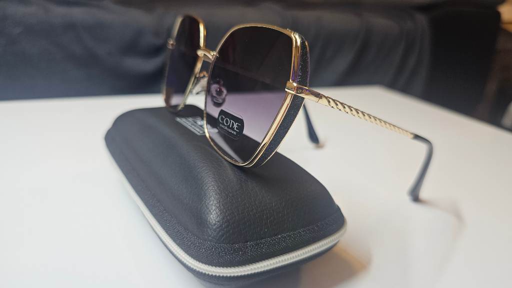 Women's Sunglasses with Glitter Luxury Design