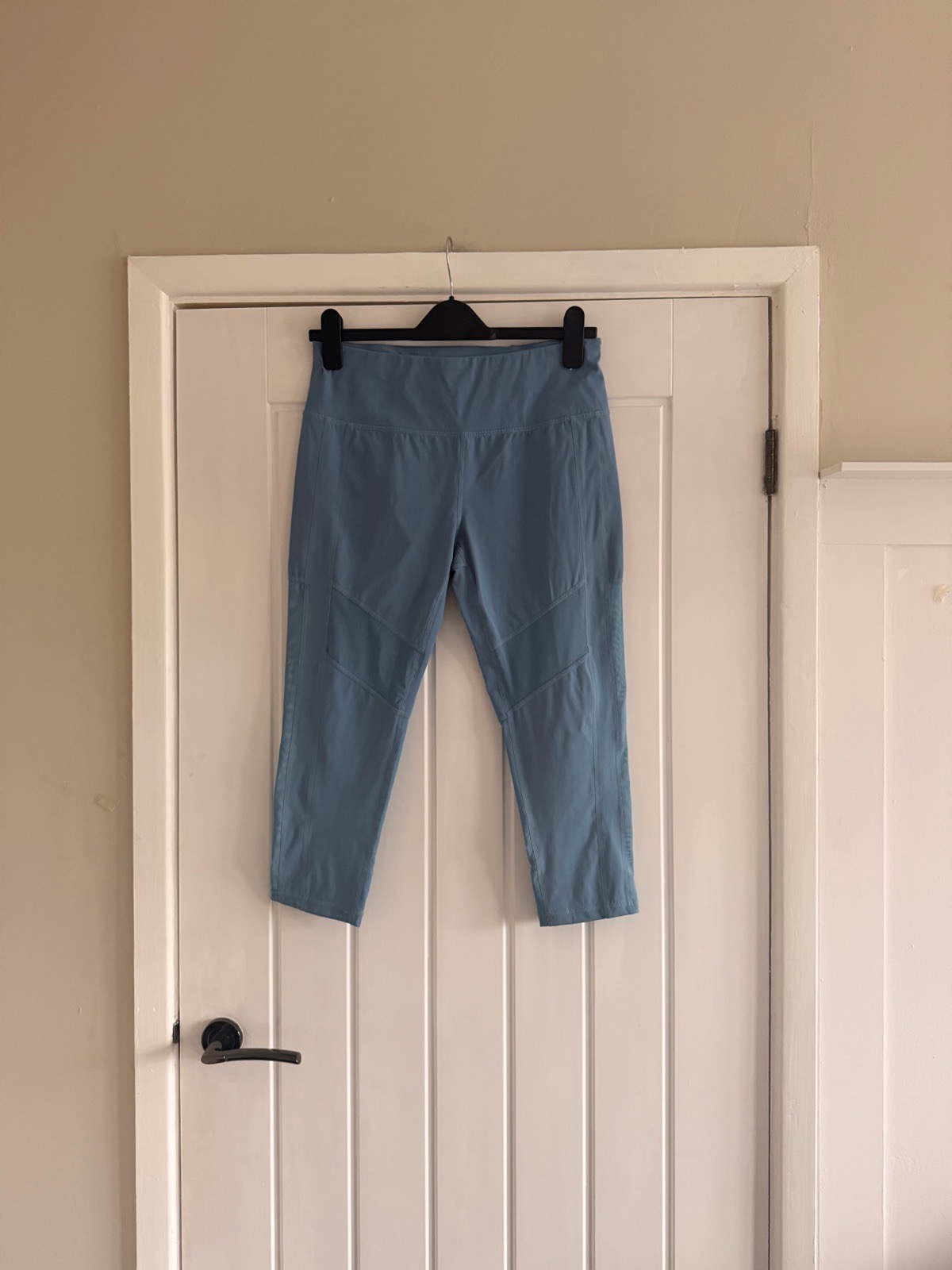 Sweaty Betty cropped blue leggings size medium