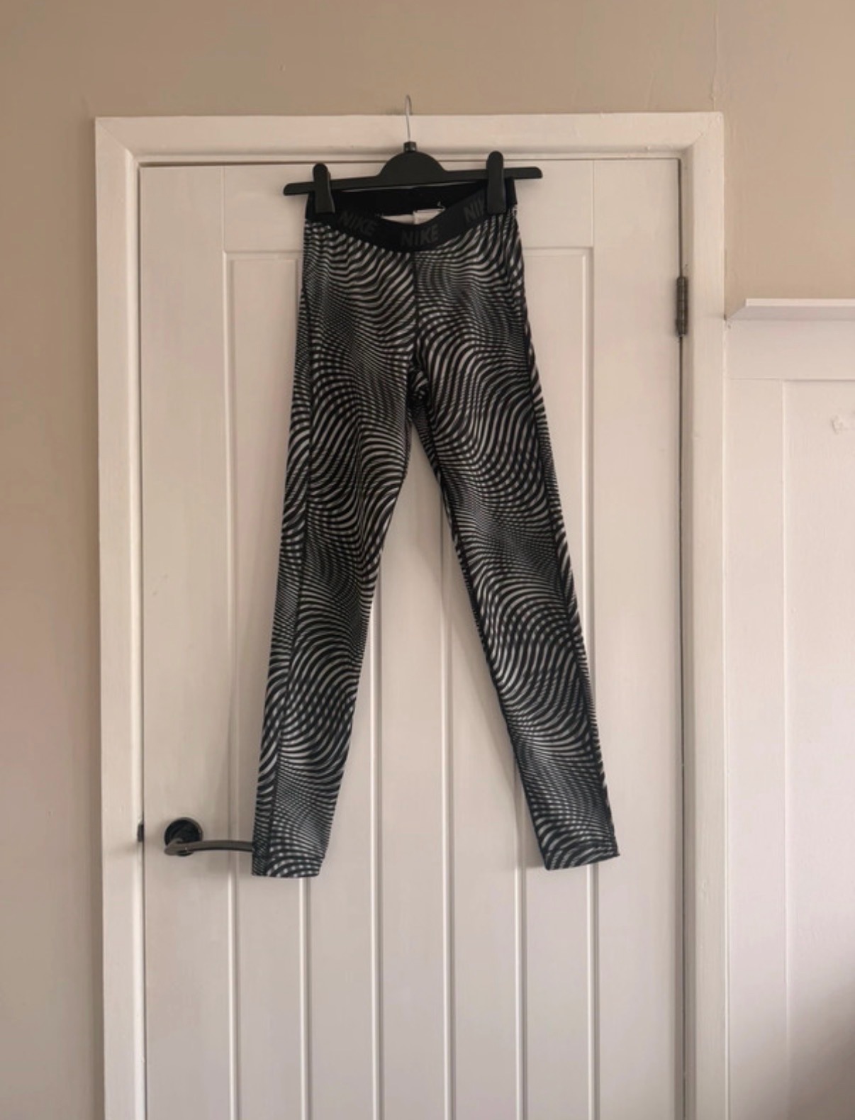 Nike activewear leggings size medium