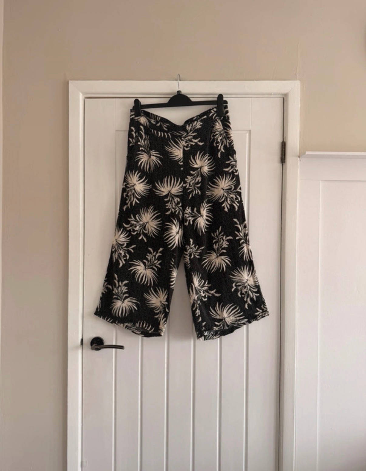Peacocks summer cropped wide leg trousers size 14