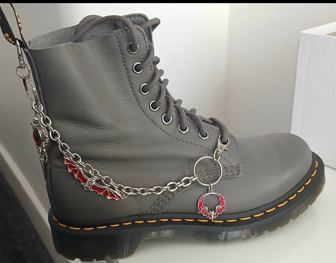 Unisex boot chain