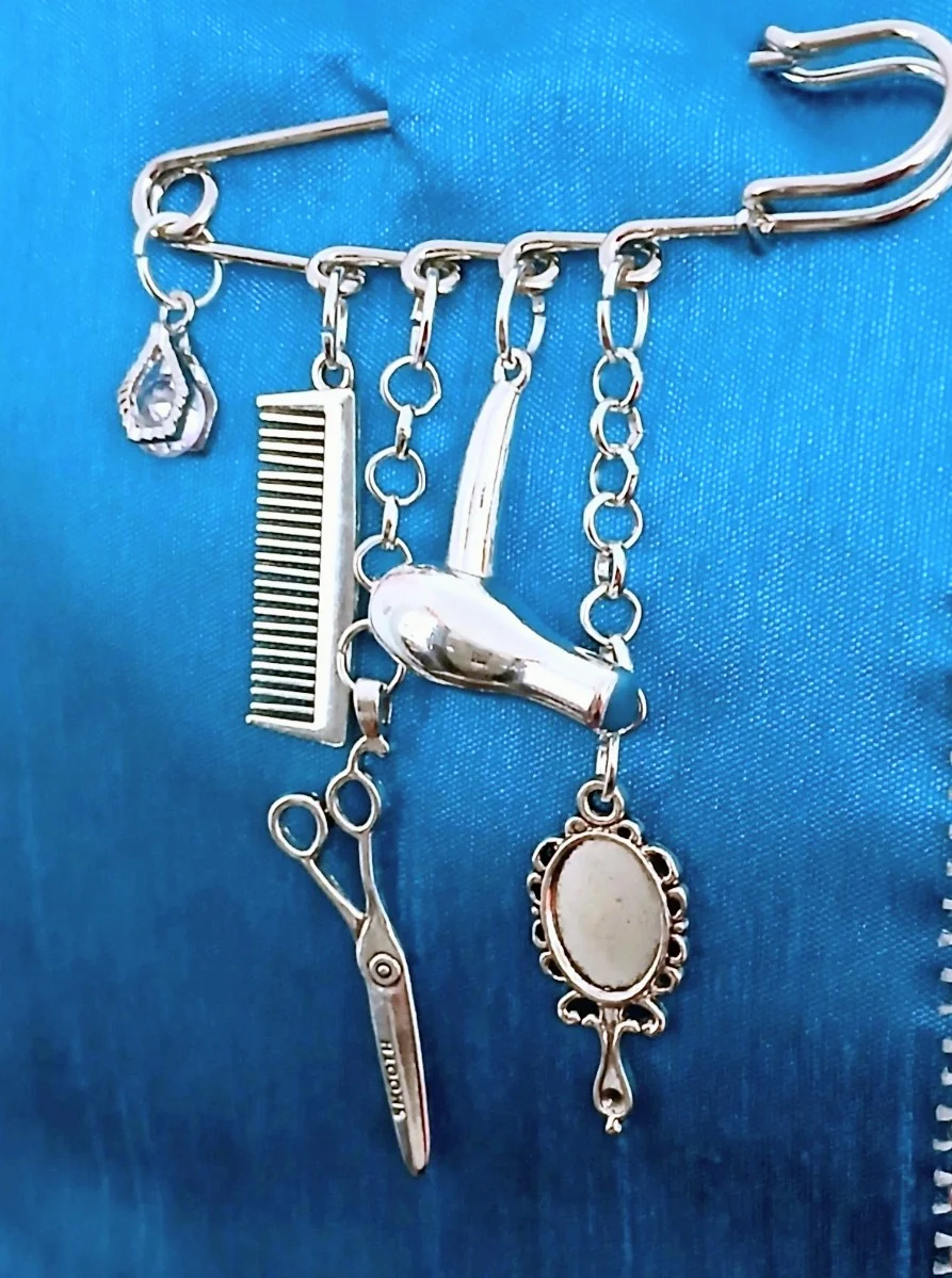 Stylist brooch