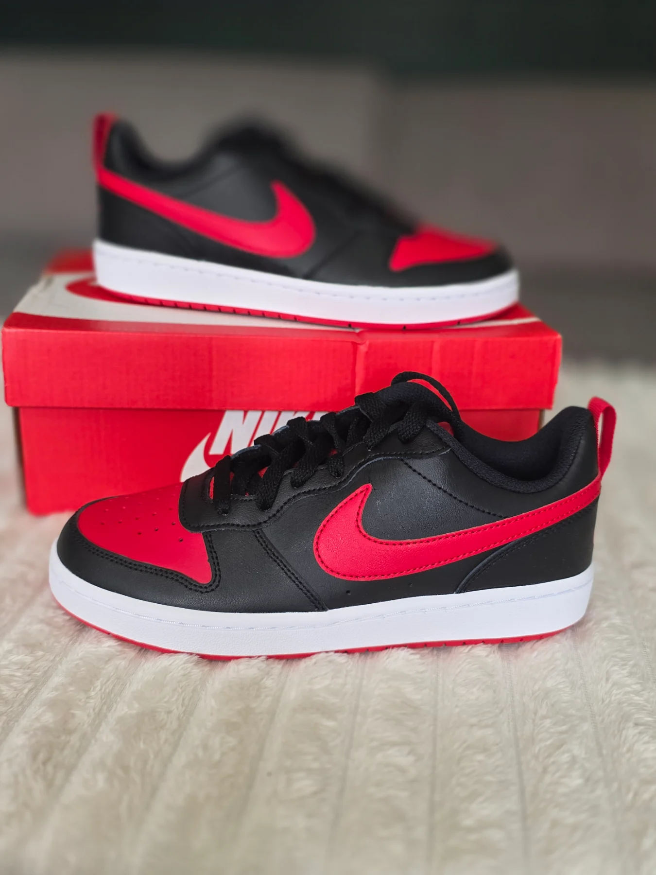 Nike court borough low 2 Junior size 5