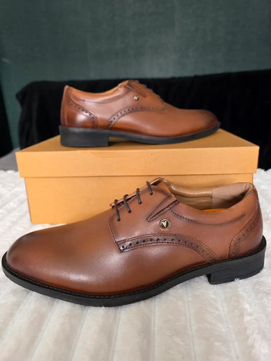 Mens size 7 Van Heusen dress shoes