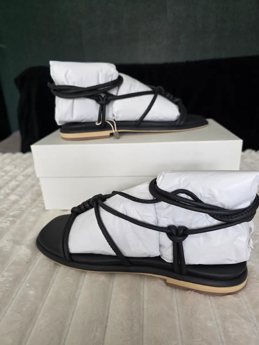 Ladies size 6 Bruno Premi sandals