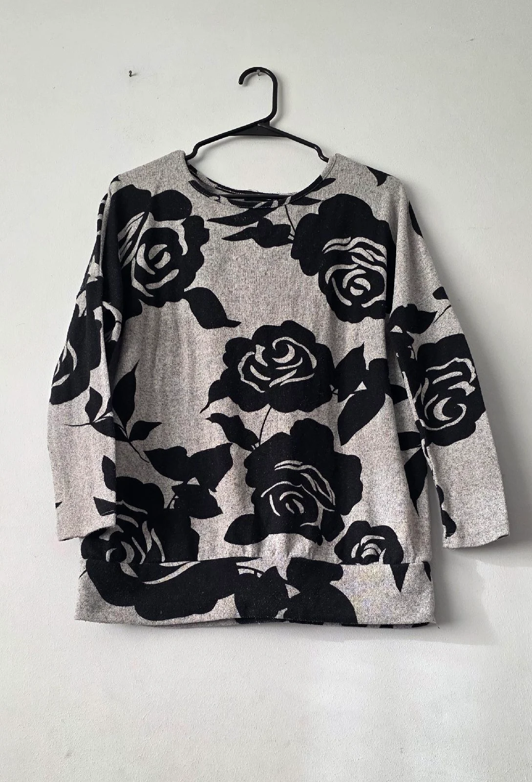 Quiz Floral Lightweight Jumper - Grey and Black - Size 8 - Y2K