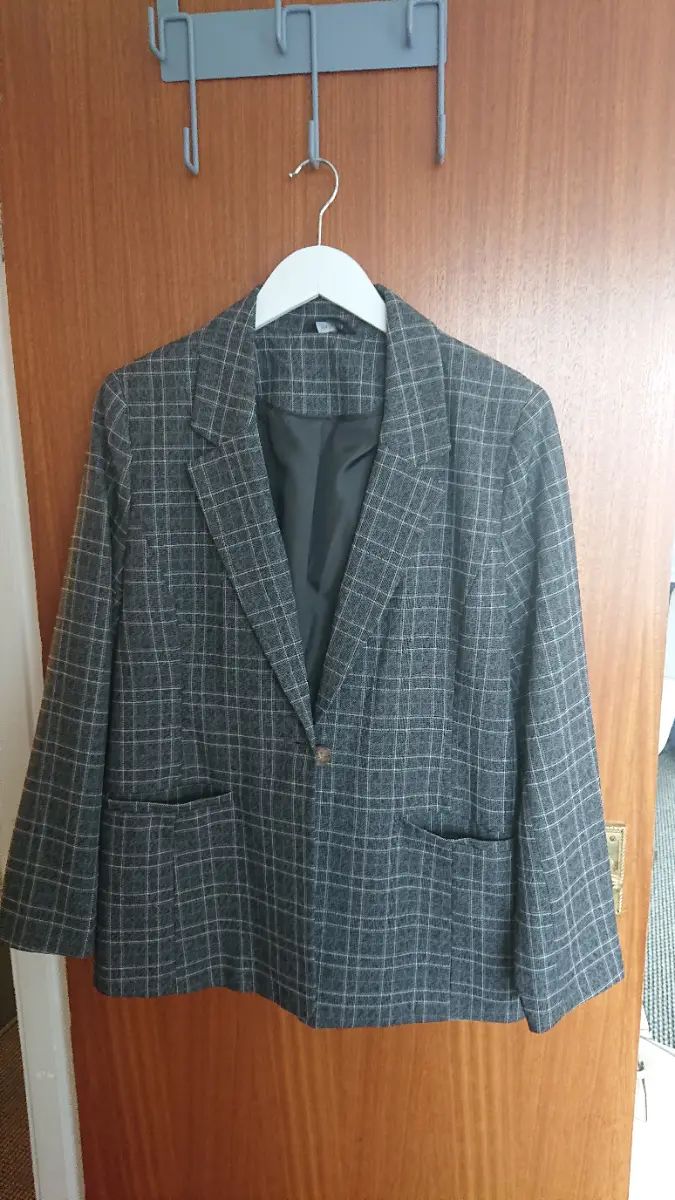 Check blazer. Size 16