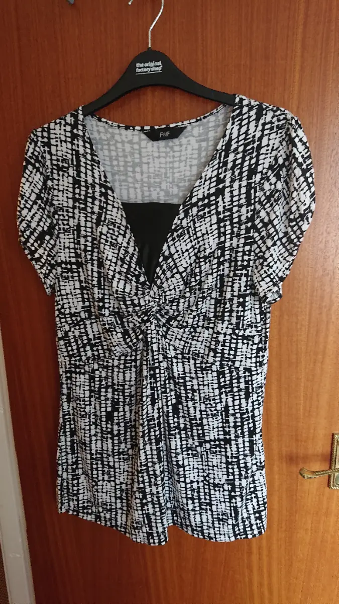 Black and white short sleeved top. Long length. Size 14