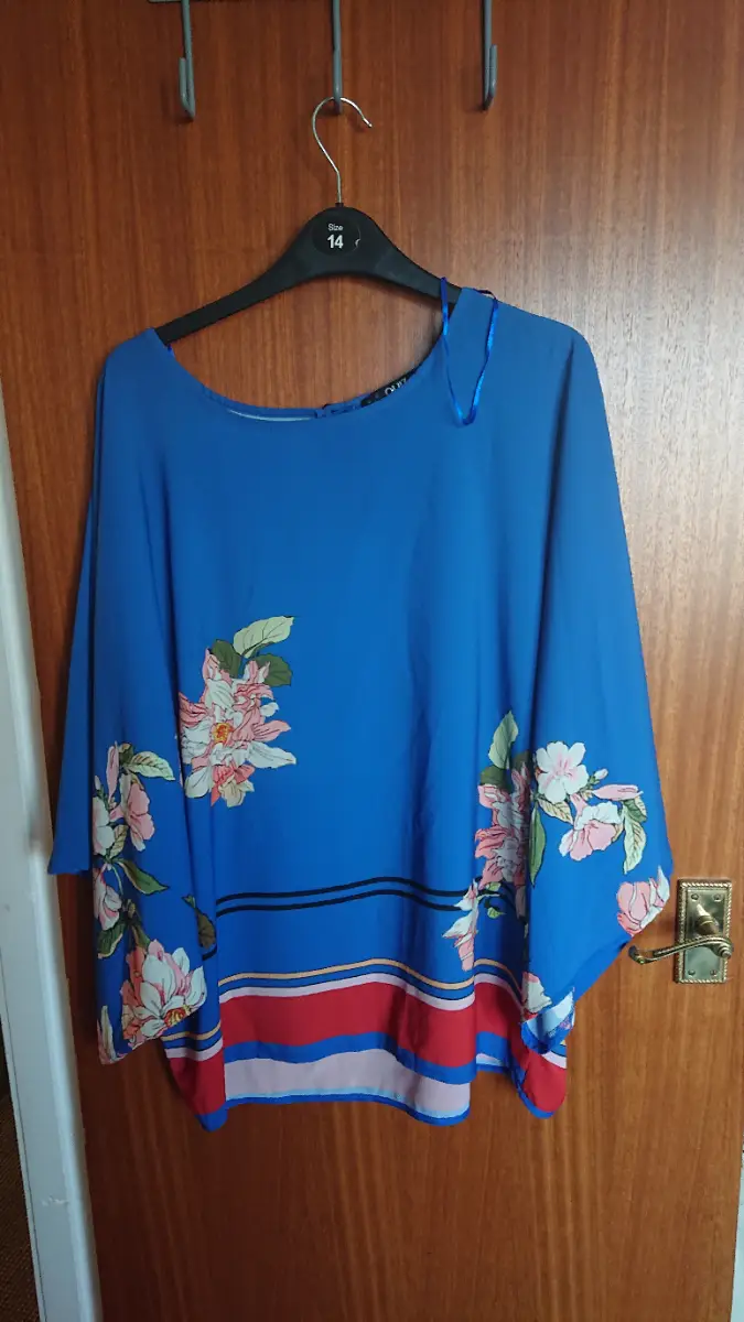 Quiz long top. Size S/M