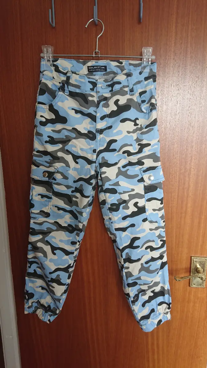 Girl's cargo pants. Age 10-11