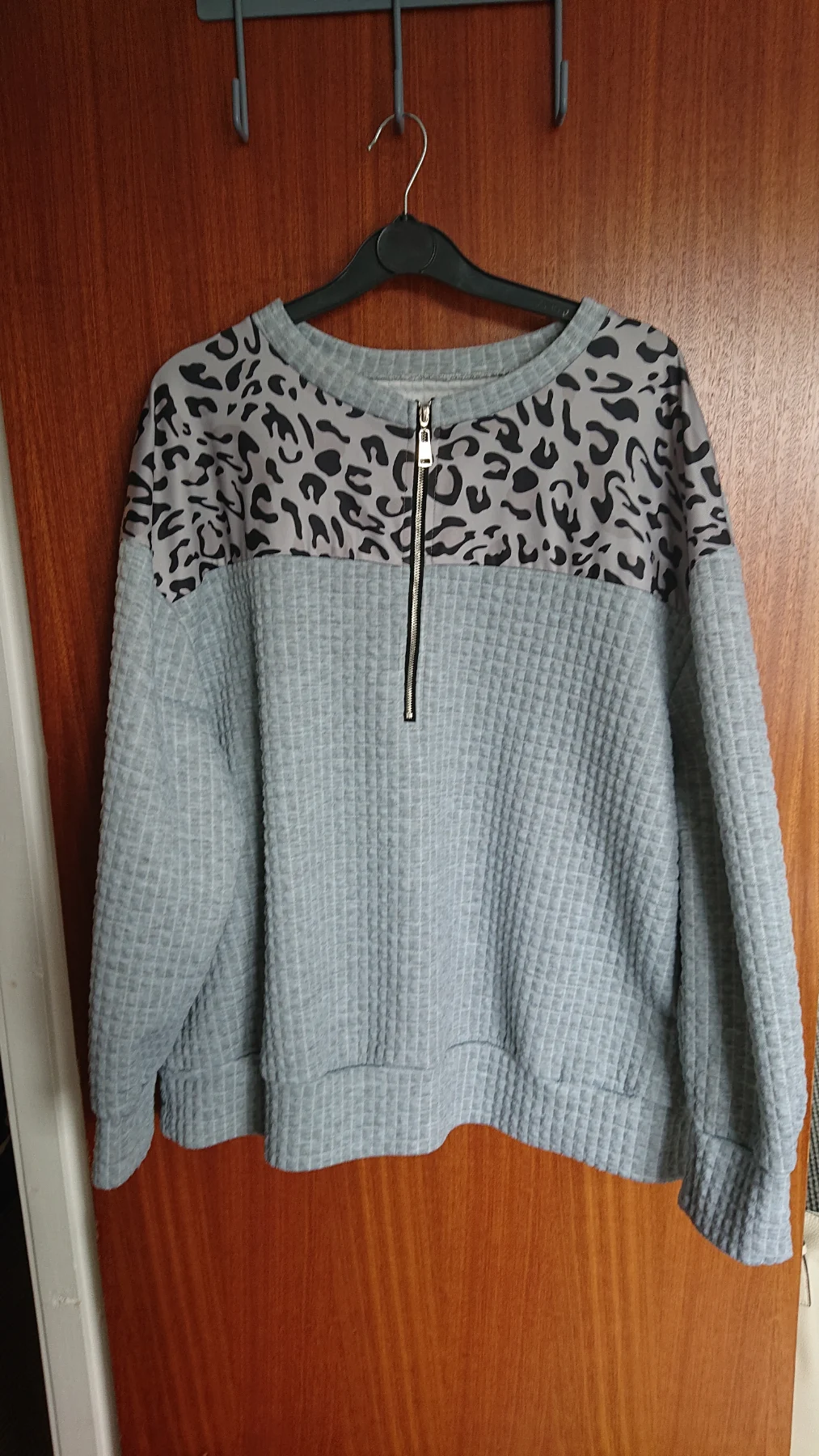 Lightweight gray sweatshirt. Size XL