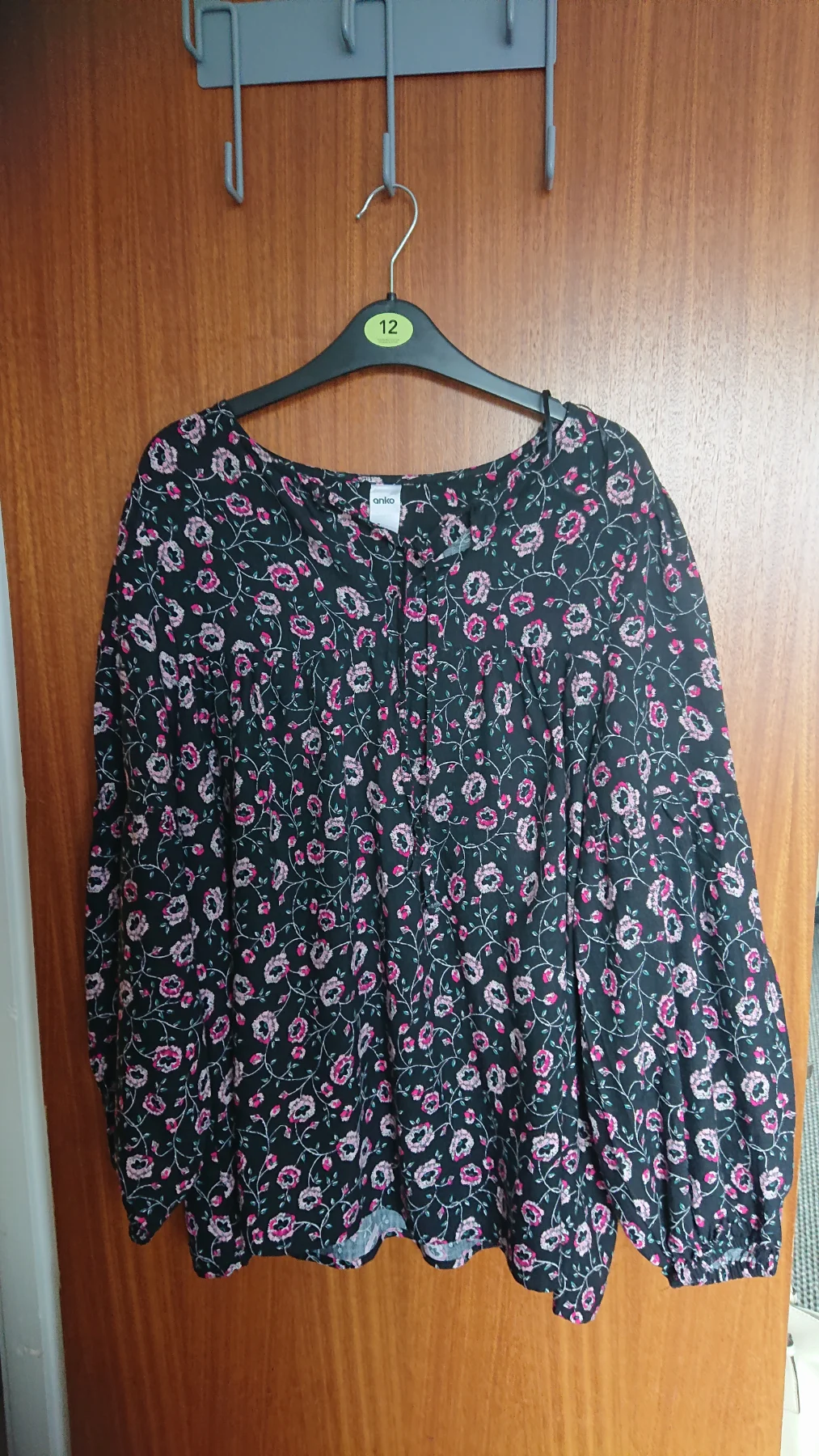 Long sleeved floral top. Size 14