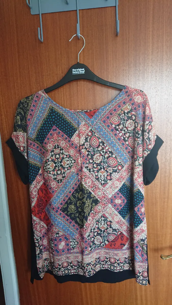 Short sleeved top. Size 14