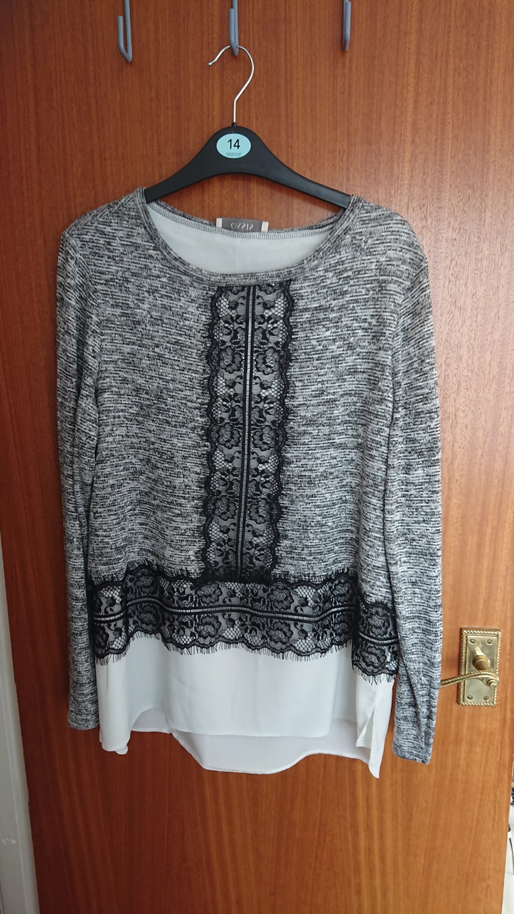 Oasis long length, long sleeved top. Size L