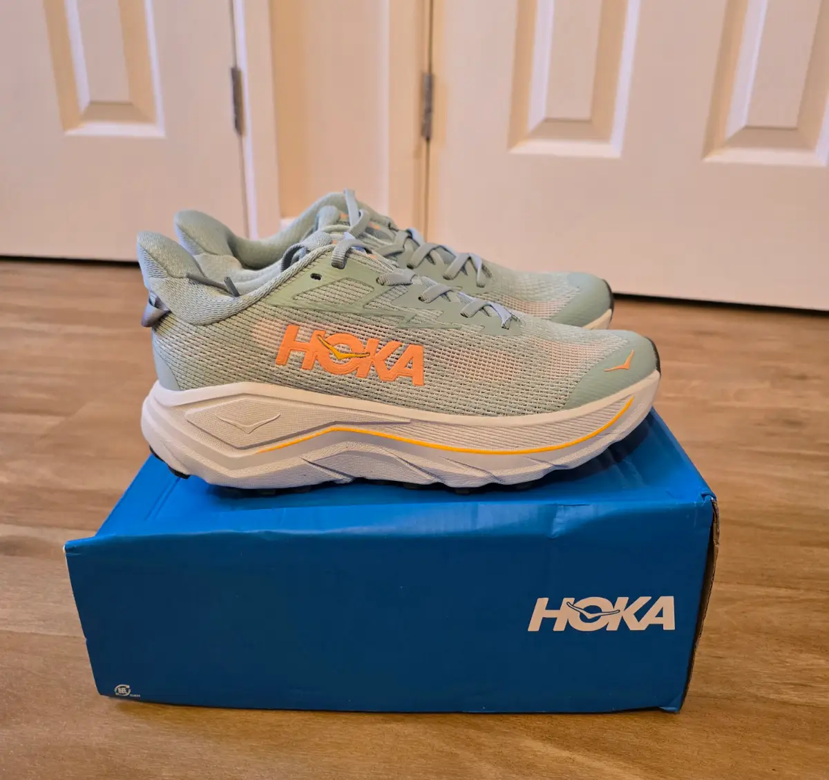 Hoka Challnger 8, UK 6, Jade / Cosmic Grey