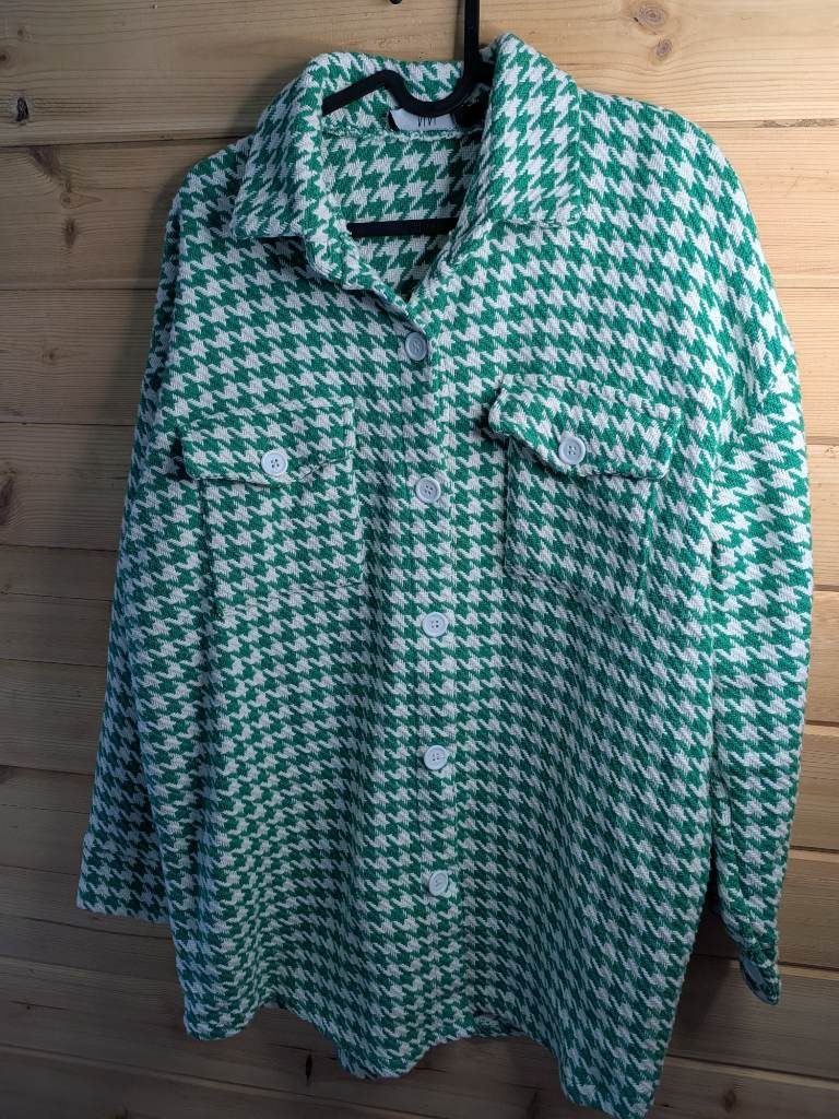 BEAUTIFUL green/white shacket size small vgc