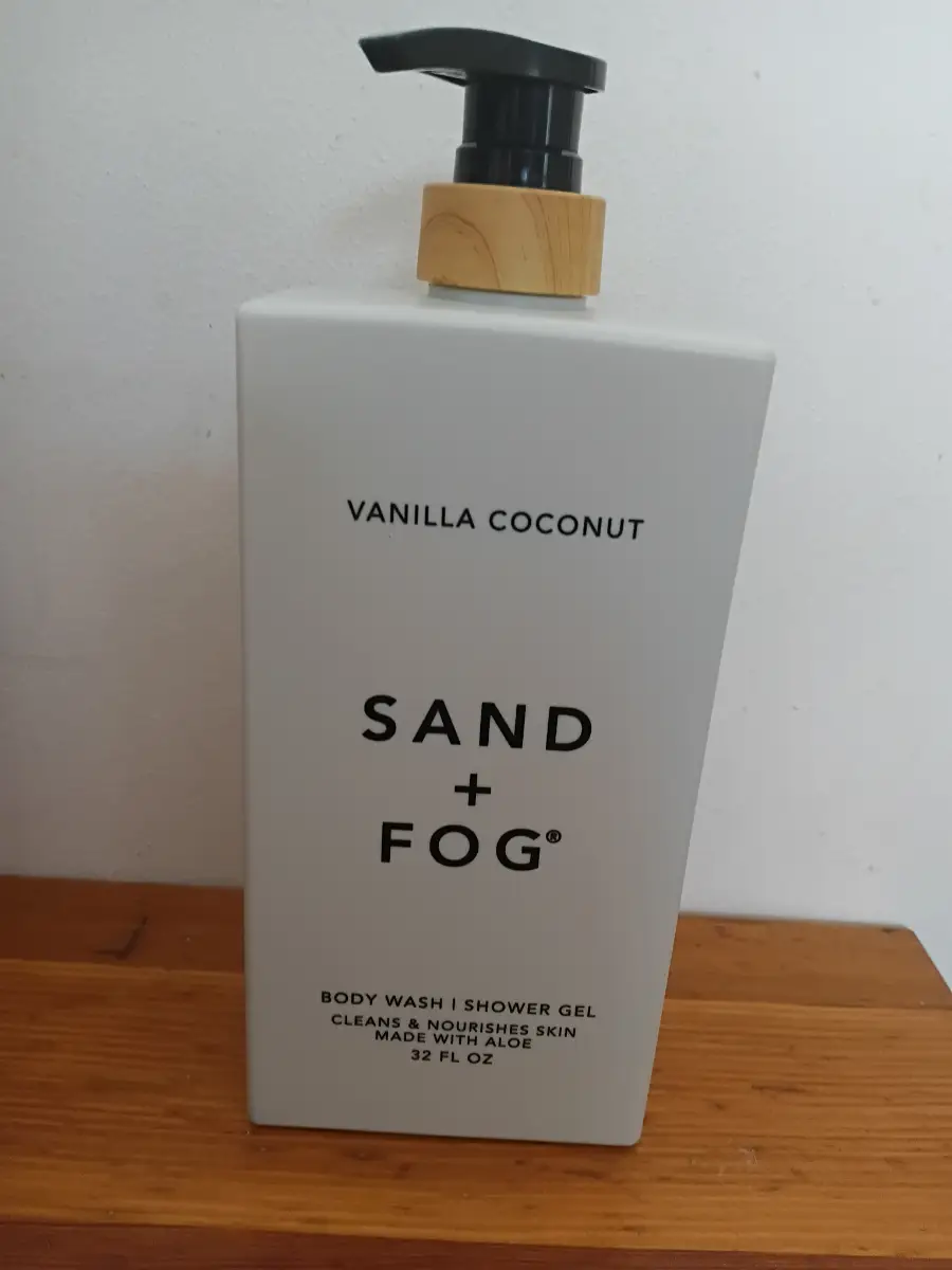 SAND + FOG Vanilla Coconut Body Wash / Shower Gel – 32 fl oz Large Pump Bottle