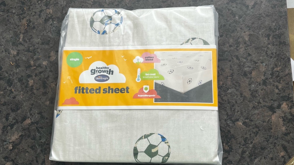 Silentnight Healthy Growth Single Fitted Sheet – Cotton Blend – Hypoallergenic – Football Print