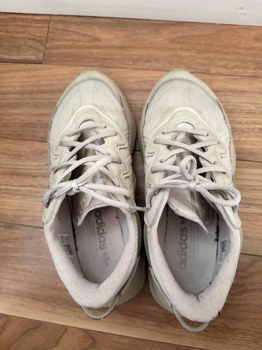 Adidas women’s ozweegos size 6.5
