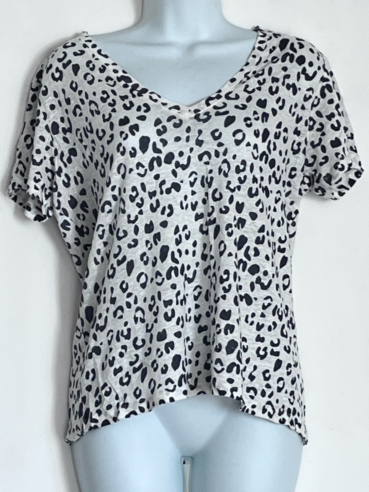 Rails Cara Snow Leopard Linen Blend T\-Shirt Top Small Animal Print