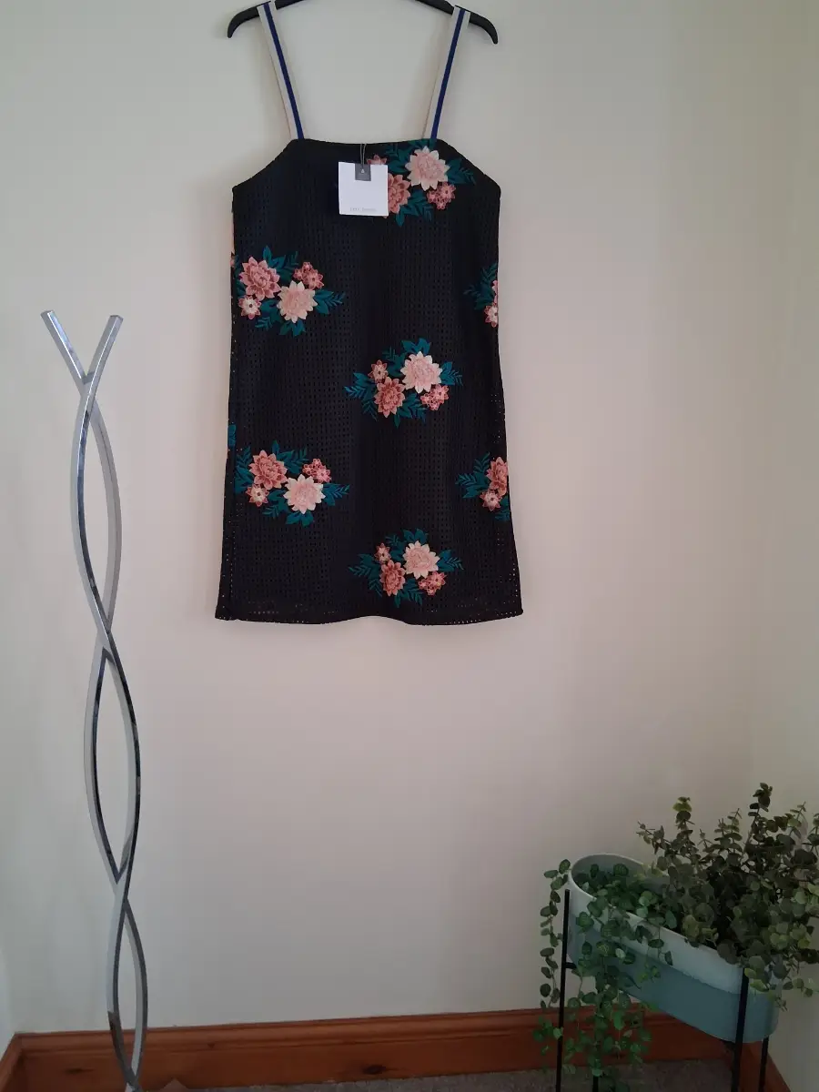 Zara embroidered dress size medium