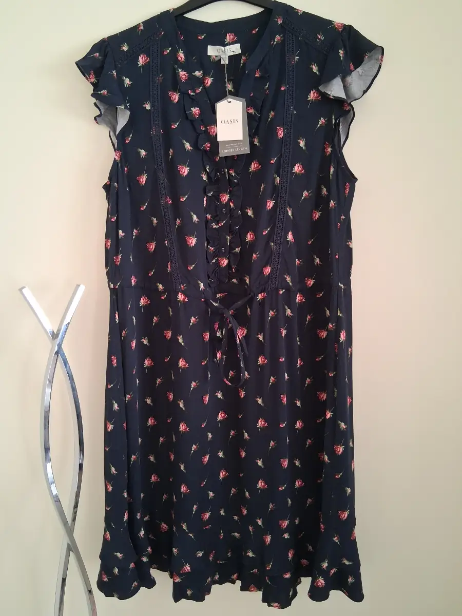 Oasis skater dress size 18 longer length