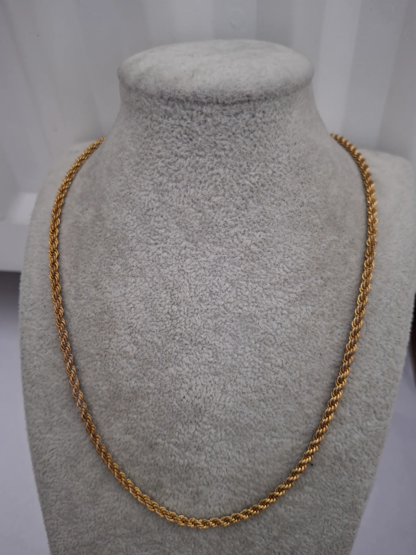 Gold twist chain neacklass