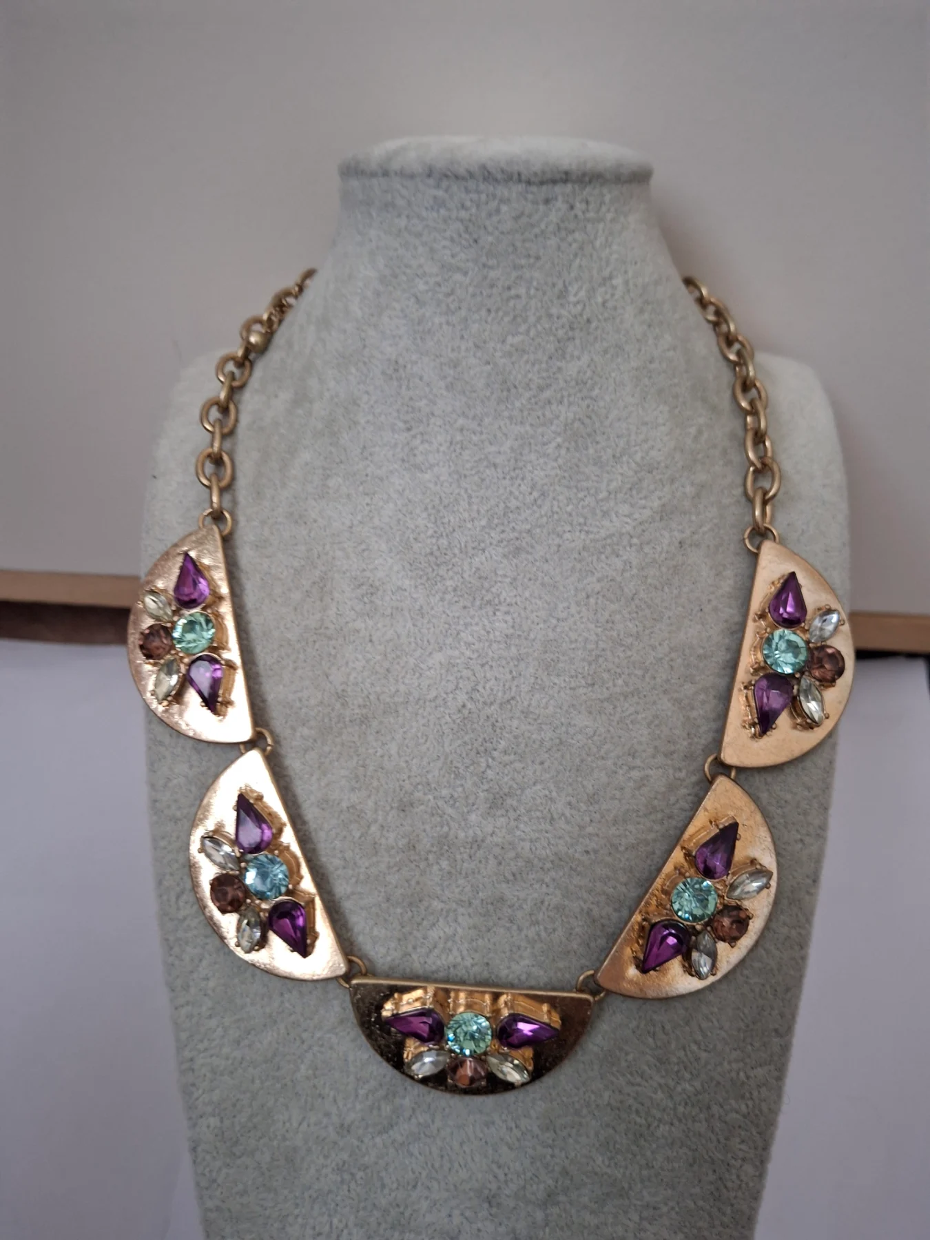 Stone work necklace
