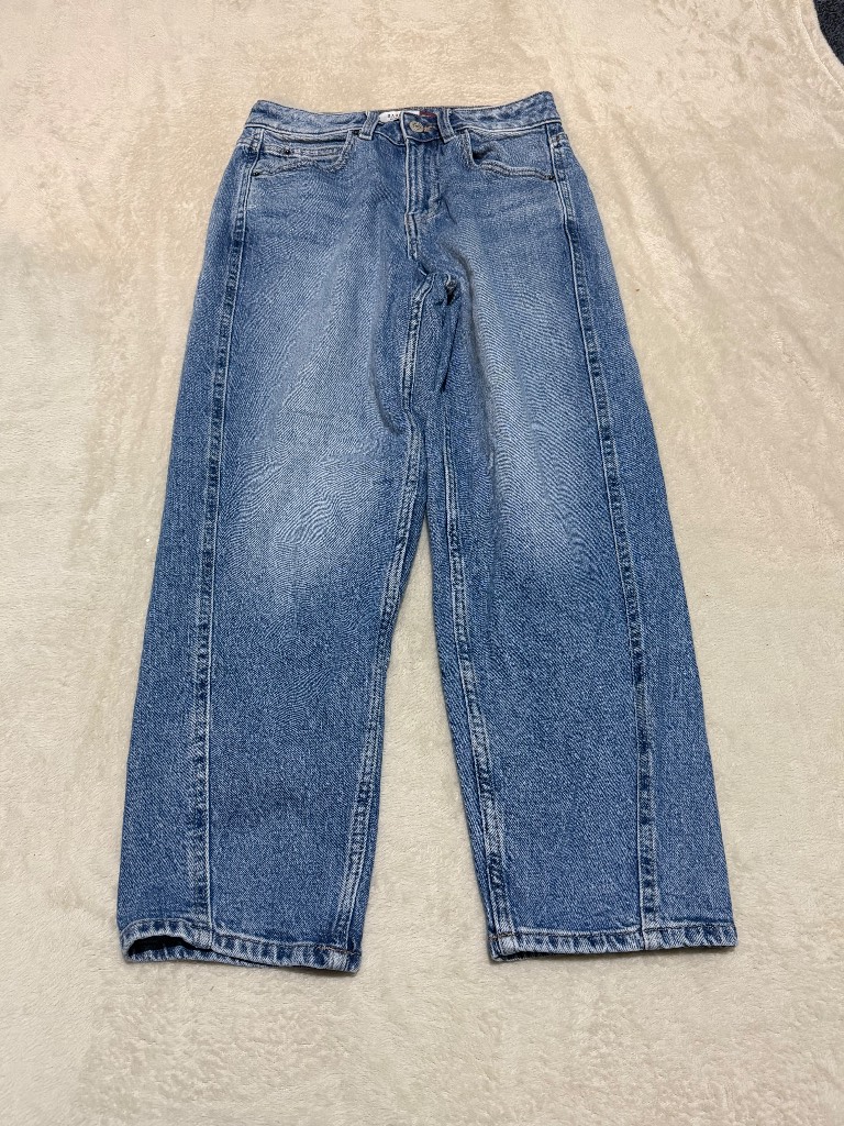 Blue denim barrel mid rise jeans - size 6
