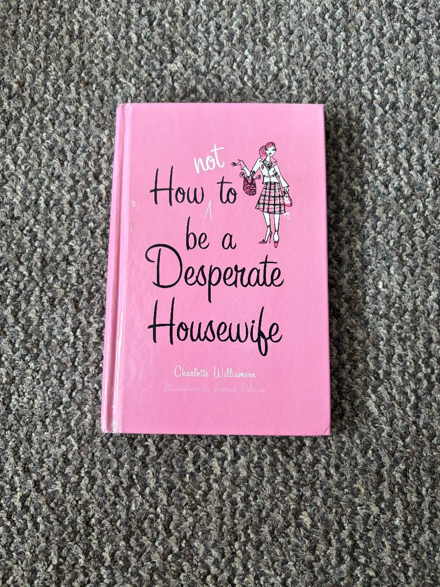 How Not to be a Desperate Housewife Charlotte Williamson 2005 Hardback Y2K Pink