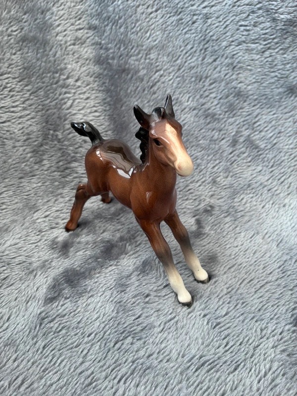 Vintage Beswick Ceramic Horse Foal Figurine Gloss Bay Brown Standing Pony Ornament