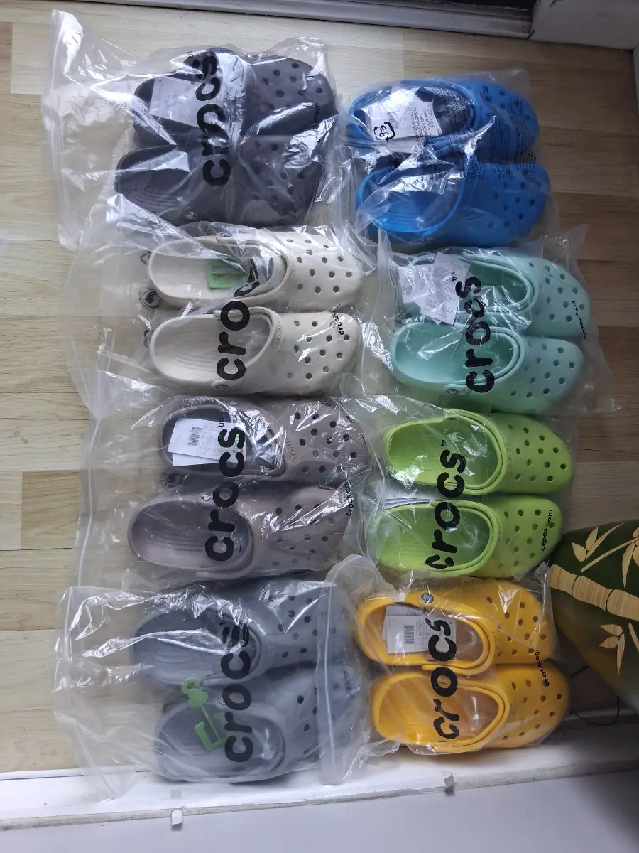 Factory Second Crocs uk7