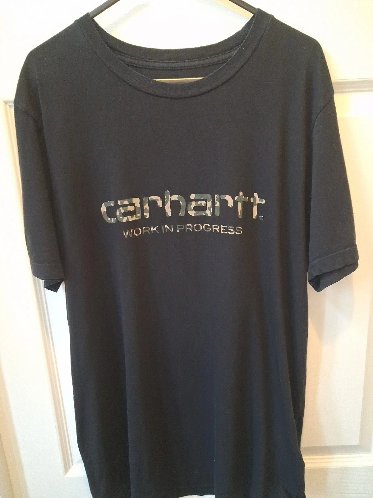 Mens CARHARTT cammo print t sirt size medium VGC