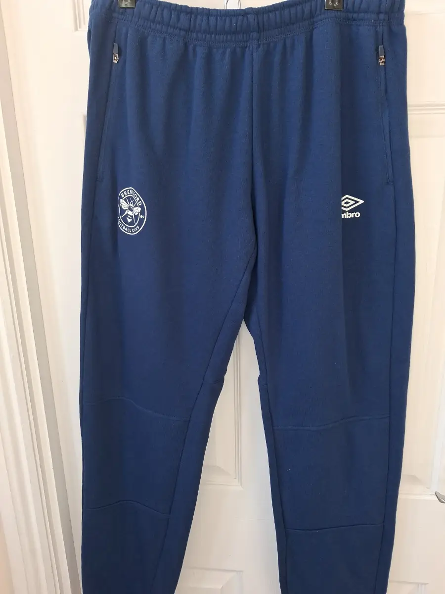 BRENTFORD sweatpants navy blue size large. By umbro GOOD CONDITION