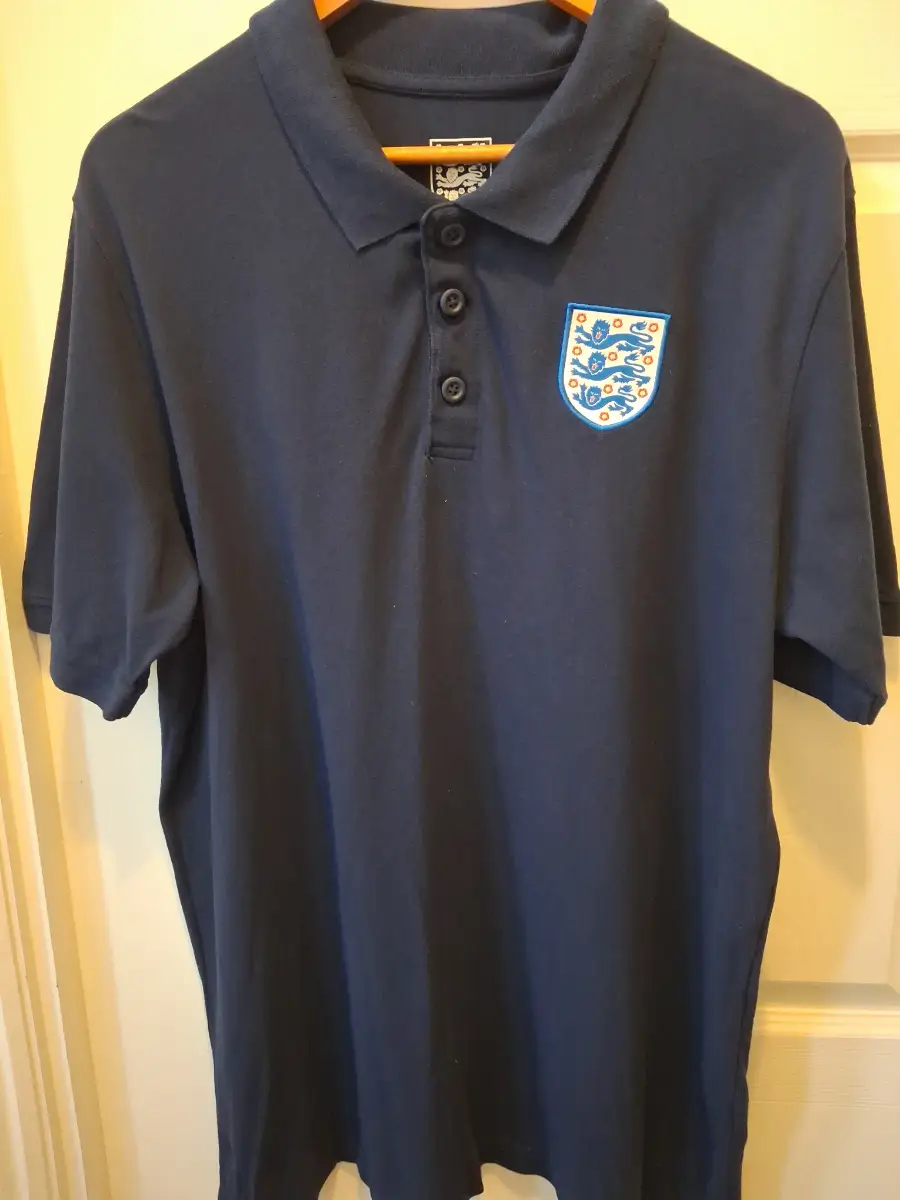 Mens ENGLAND 2009/2011 navy blue polo top XL in good condition
